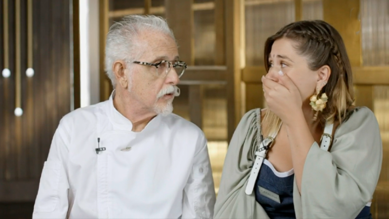 “¡Casi me quemas vivo!”: Ennio Carota regañó a su discípula por tirar una cabeza de pez a la olla