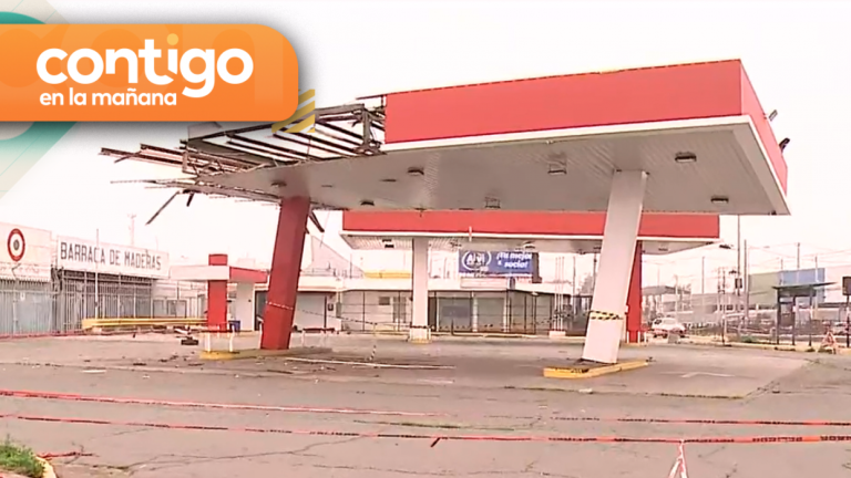 Inminente derrumbre: Estructura de bencinera está a punto de caer