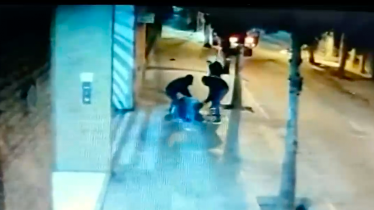 Registran violento asalto en el barrio Bellavista: Delincuentes incluso dispararon a carabineros