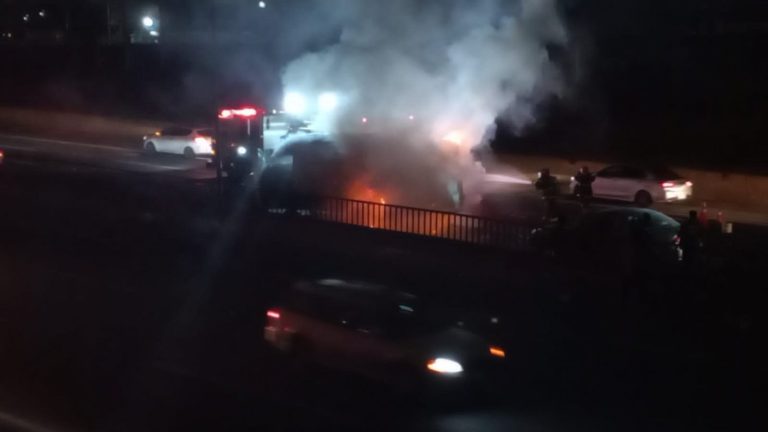 Delincuentes asaltan y queman camión blindado en plena Ruta 68