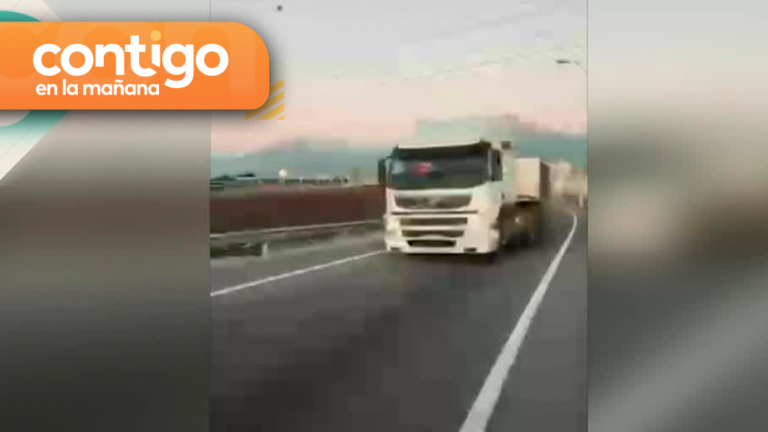 Insólito: Camión generó inmenso taco en autopista Acceso Sur por manejar contra el tránsito para no pagar peaje