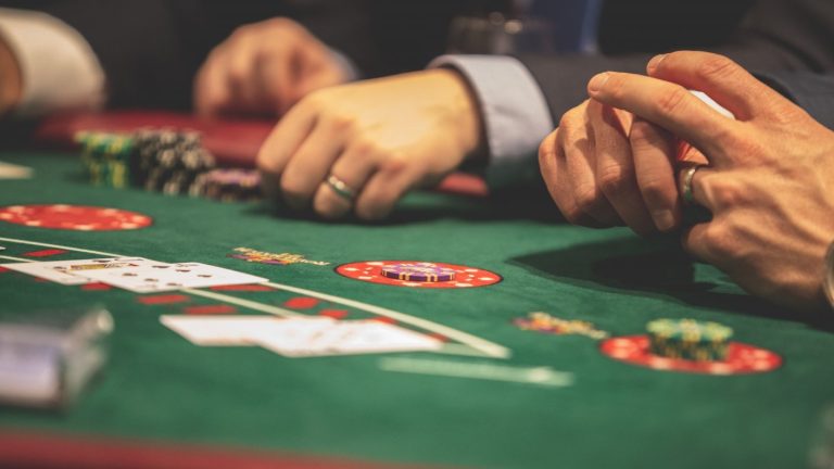 Posible colusión de casinos: Allanan propiedades de tres altos ejecutivos por orden de la FNE