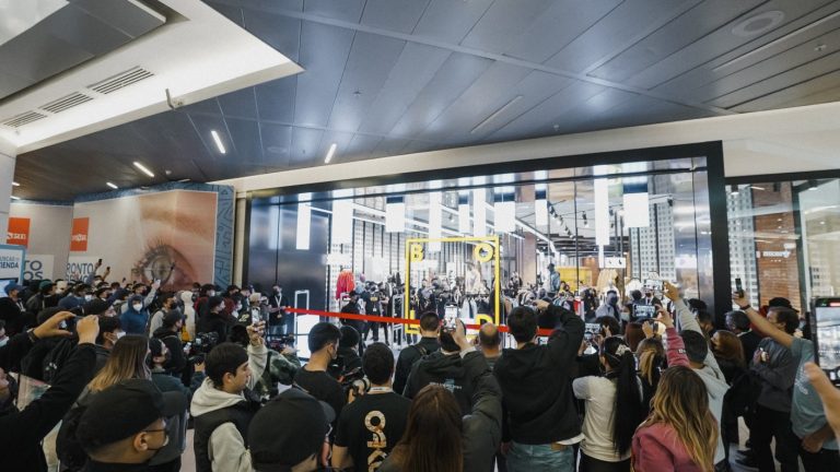 Diseños y marcas exclusivas: Locura entre fanáticos por la gran apertura de tienda de zapatillas