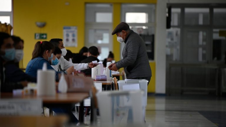 ¿Cuáles son las excusas válidas para no ser vocal de mesa y cómo hacer el trámite?