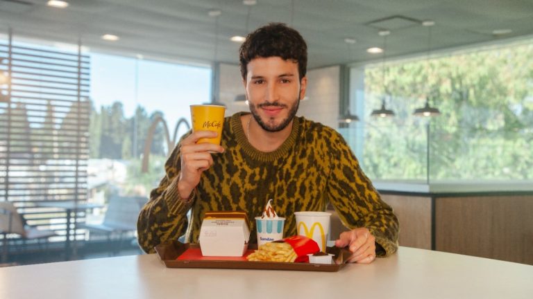 ¿Papitas y helado? Sebastián Yatra creó su propio menú en McDonald's y ahora todos pueden probarlo