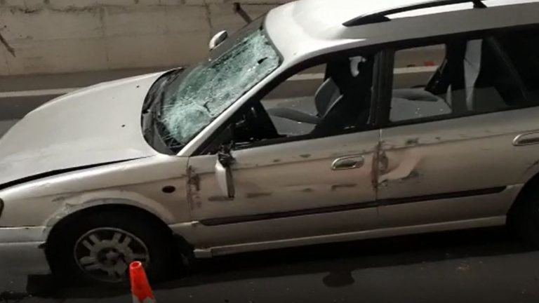 Menores de edad fueron detenidos tras chocar con auto de seguridad municipal y Carabineros en Vitacura