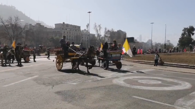 Carabineros detiene a conductor que atropelló con una carreta a ciclistas en la Alameda