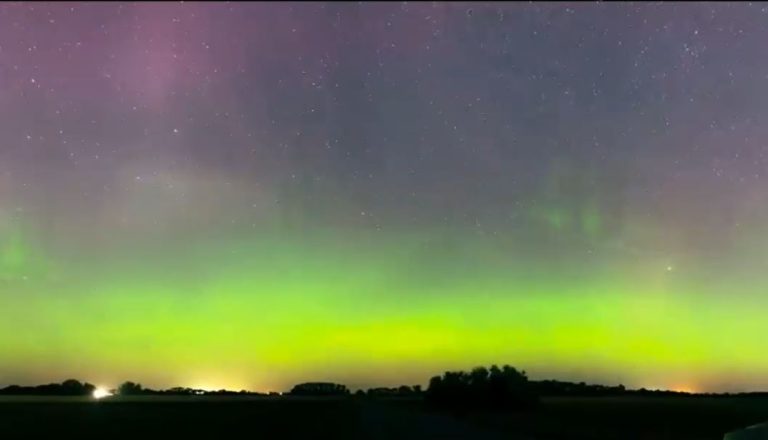Mira acá el timelapse: Fotógrafo captó espectaculares imágenes de aurora boreal en Estados Unidos
