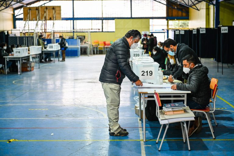 Plebiscito de salida: ¿A quiénes les toca trabajar y cuáles son sus derechos para ir a votar?
