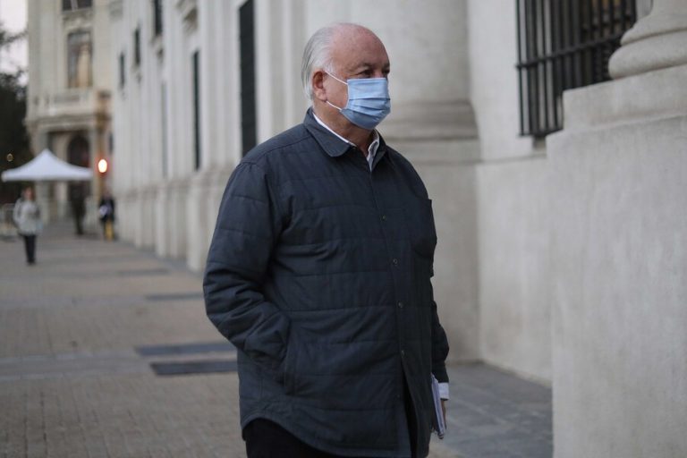 Del gobierno a la oposición: Las reacciones ante dichos de presidente del PC sobre eventual triunfo del Apruebo