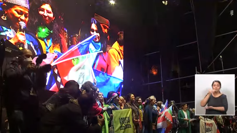 Paridad, pueblos originarios y DD.HH.: El potente discurso de las mujeres por el Apruebo en cierre de campaña