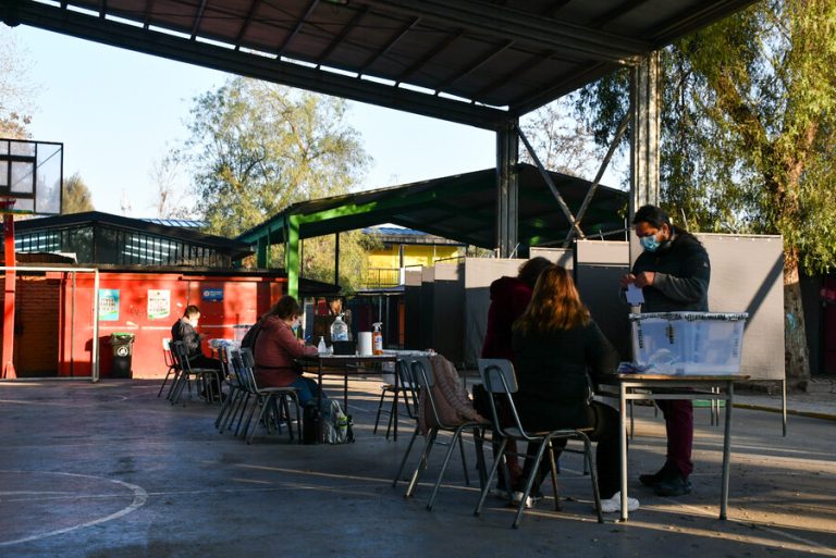 Cómo revisar si tu mesa para votar en el plebiscito está constituida o no