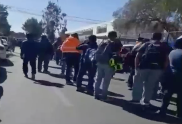 La extensa fila en Calama por miles de personas que buscan excusarse de votar