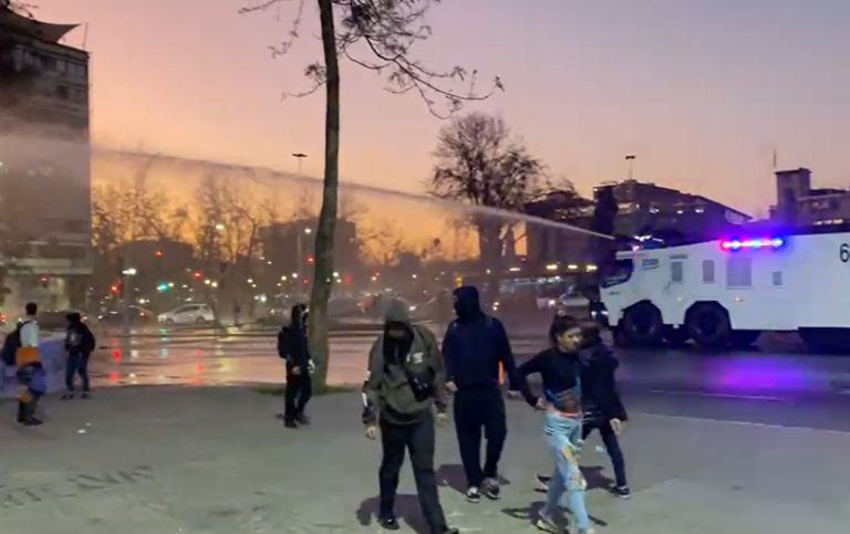 Reportan manifestación en Plaza Italia: Carabineros llegó al lugar y se realizan desvíos de tránsito