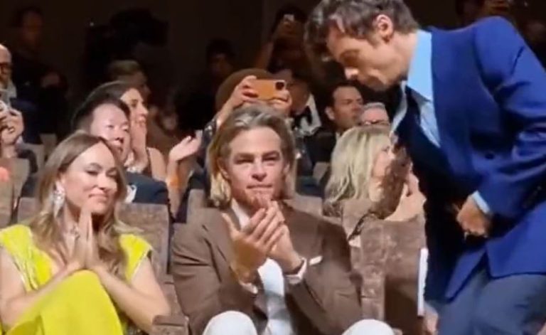 ¿¡Que hizo qué!? Fans acusan a Harry Styles de reprochable gesto con Chris Pine