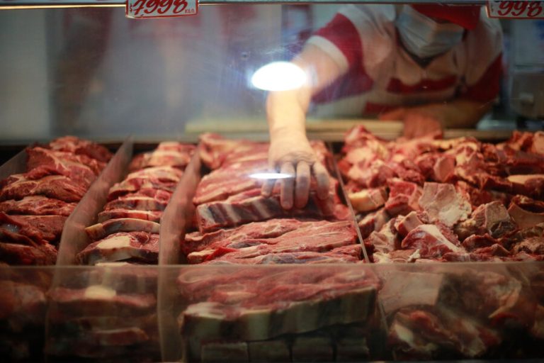 Aumenta fiscalización de carnes por Fiestas Patrias: ¿En qué se deben fijar los clientes antes de comprar?