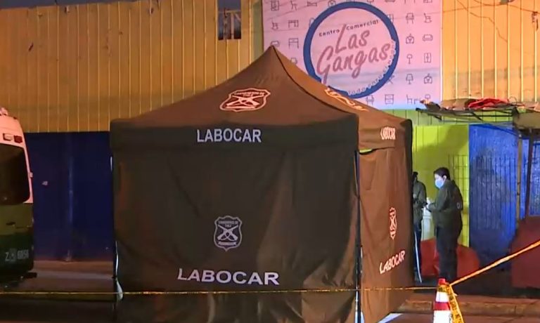 Investigan homicidio en persa Biobío: Lo apuñalaron, lo dejaron tirado y no ha podido ser identificado