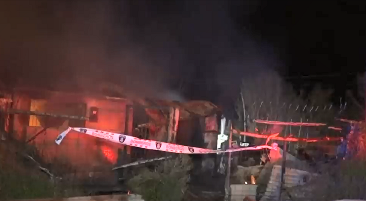 Tres adultos y un menor de edad murieron tras fatal incendio en Pelarco: Fiscalía indaga causas del siniestro