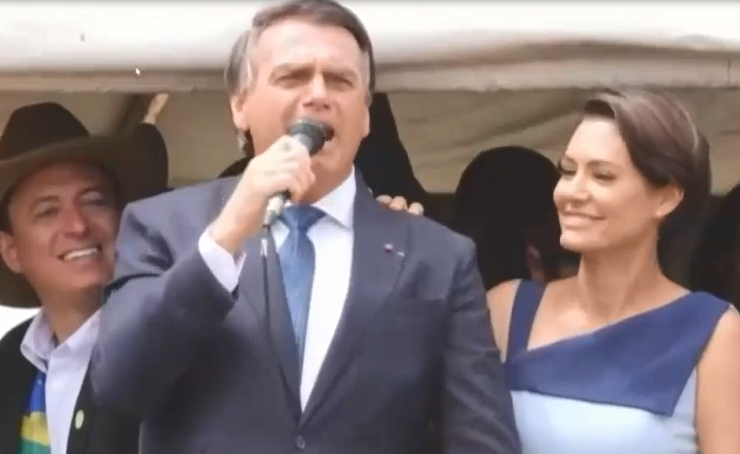 Bolsonaro, nuevamente en la polémica: Se refirió a su potencia sexual en discurso al lado de su esposa