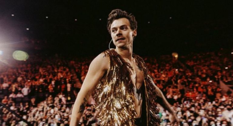 Harry Styles rompió el silencio e ironizó sobre supuesto escupo a Chris Pine: Desató las risas del público