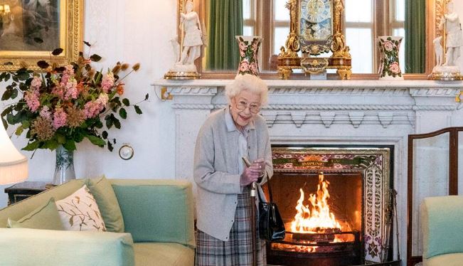 Las últimas fotos de la reina Isabel II que despertaron preocupación por un detalle en sus manos