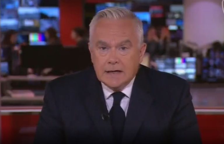 Con el himno nacional: Así fue el momento en que la BBC informó la muerte de la Reina Isabel II