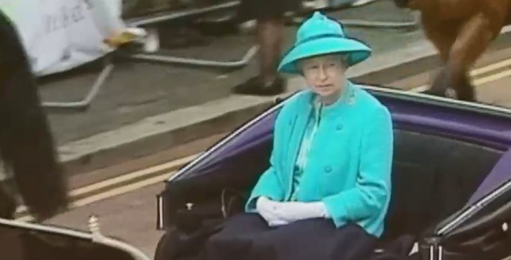 Inspiró series, películas y canciones: Los motivos que transformaron a la reina Isabel en un ícono pop