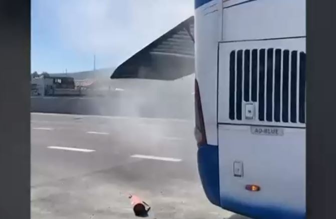 Maleta con droga casi genera incendio en bus interregional: Estaba escondida en el motor