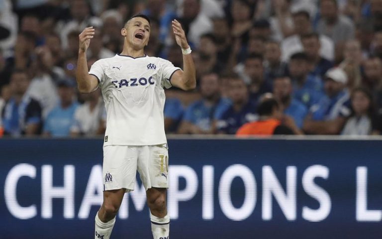 El amargo debut de Alexis: Marsella cae de local y se complica seriamente en la Champions League