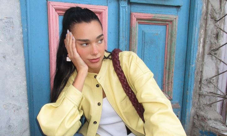 ¡Suertudas! Dua Lipa paseó por el barrio de La Boca en Argentina y fans se sacaron fotos con ella