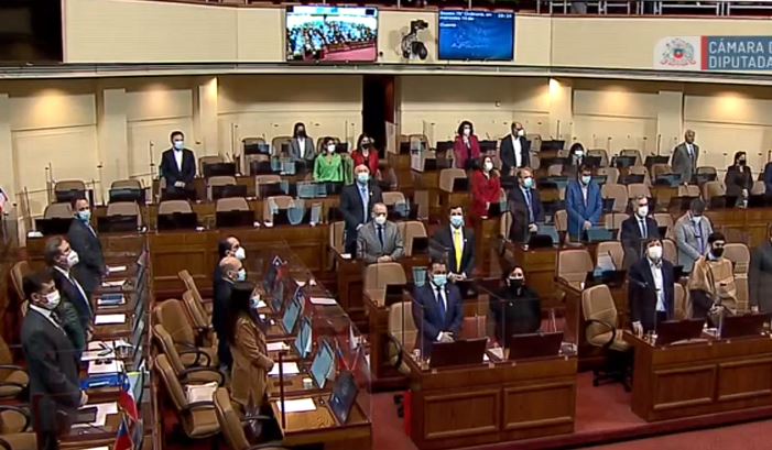 Cámara realizó un minuto de silencio por muerte de reina Isabel II