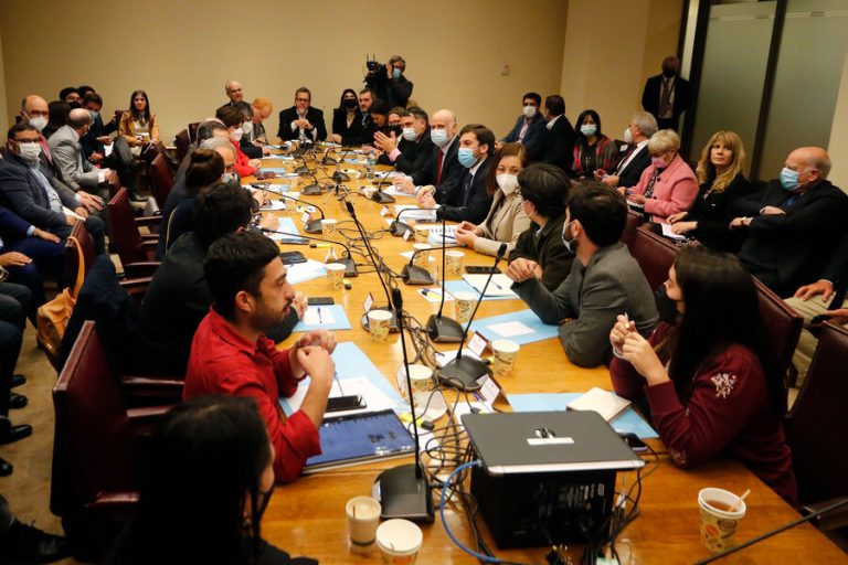 Postergan reunión por continuidad del proceso constituyente: Instancia se dará después de Fiestas Patrias