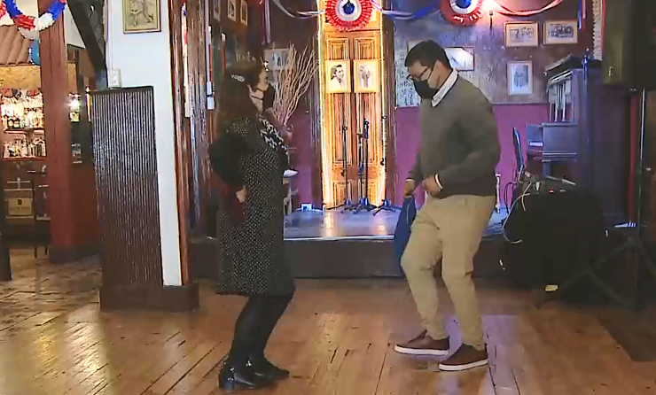 Para todas y todos los que quieran lucirse en Fiestas Patrias: Cómo aprender a bailar cueca en pocos días