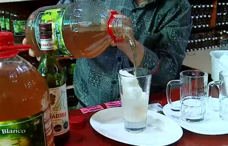 Una empanada, anticucho o terremoto: Los precios de la comida en las fondas para Fiestas Patrias