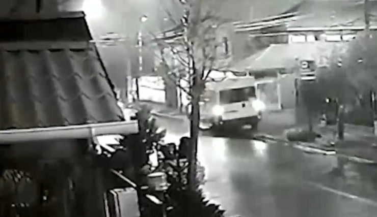 Detienen a dos sujetos por violento asalto a furgón escolar en Puente Alto: Uno de ellos es menor de edad