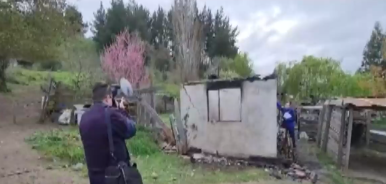 Nuevo ataque incendiario en La Araucanía: Encapuchados quemaron la casa del cuidador de un fundo