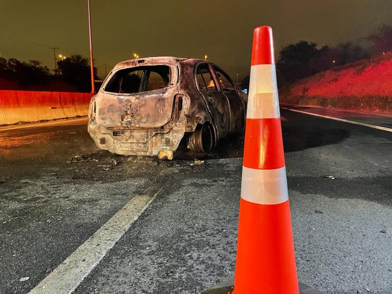 Dos personas fallecieron y vehículos se incendiaron tras choque en la Ruta 78
