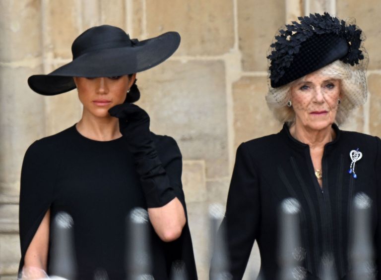 Captan a Meghan Markle llorando en el término del funeral de la reina Isabel II en la Abadía de Westminster