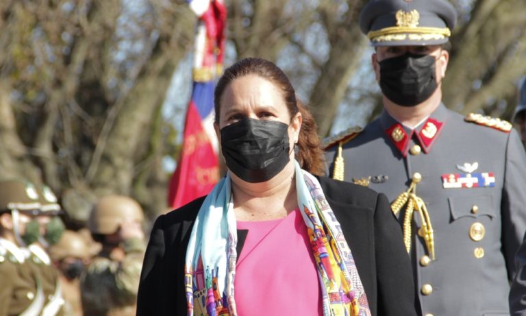 Ministra de Defensa regresa de emergencia a Chile por hackeo masivo a correos electrónicos del Estado Mayor Conjunto