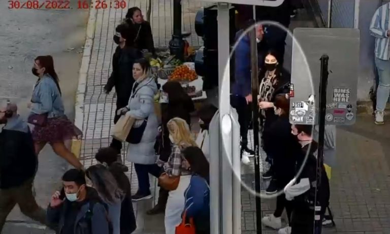 Alerta por mujeres que roban celulares: Modus operandi fue captado por cámaras en avenida Providencia