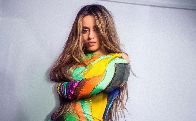 El paseo de Camila Cabello a Punta Arenas: Se tomó fotos y recibió regalos de sus fans