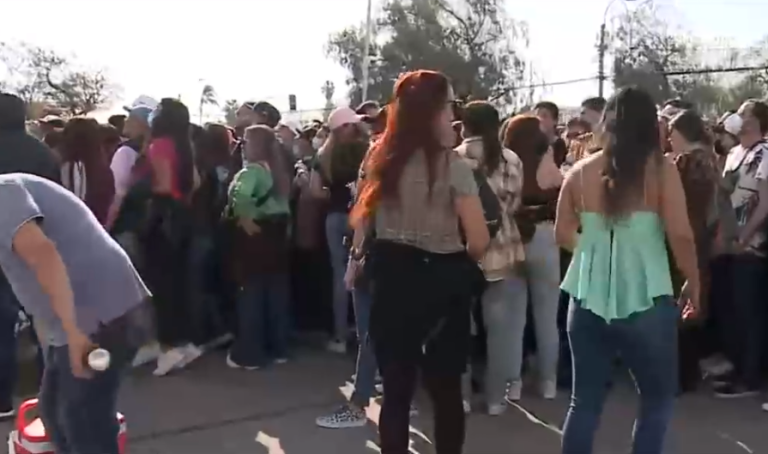 Fanatismo desatado: Se registran incidentes y asistentes ingresan a la fuerza a concierto de Daddy Yankee