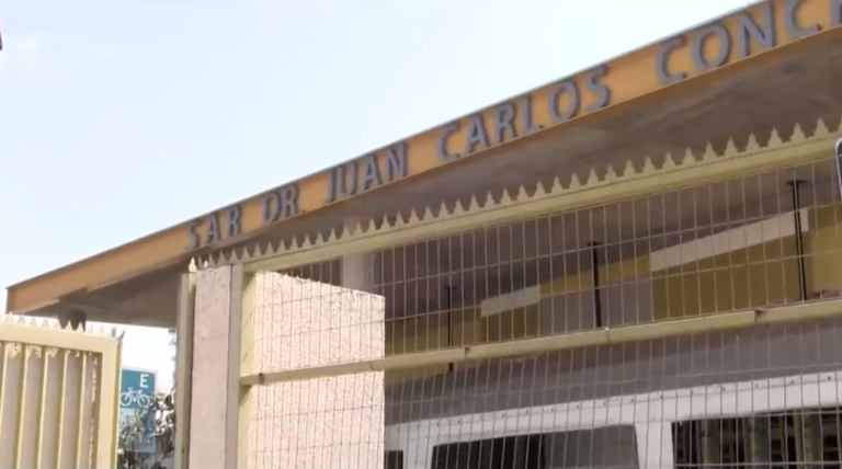 Denuncian a funcionaria de centro de salud de falsificar certificados de vacunación en Recoleta