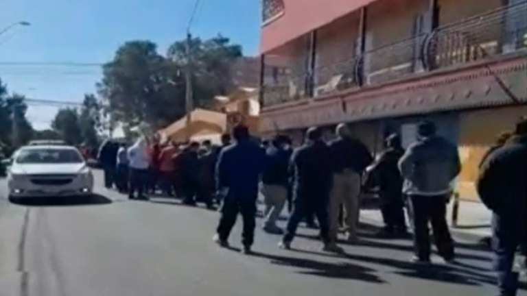 Registran enormes filas para excusarse en Calama