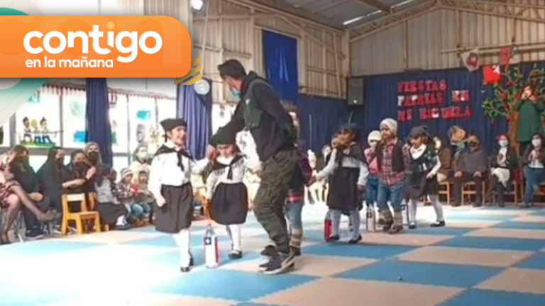 Conmovedora acción: Papá acompañó a su hija durante baile escolar al verla sin pareja