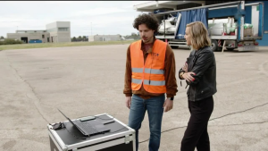 ¿Lo harías? Emilia Daiber dirigió un dron de seguridad en el aeropuerto italiano