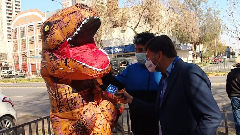 La honestidad de niña que se disfrazó de dinosaurio: 