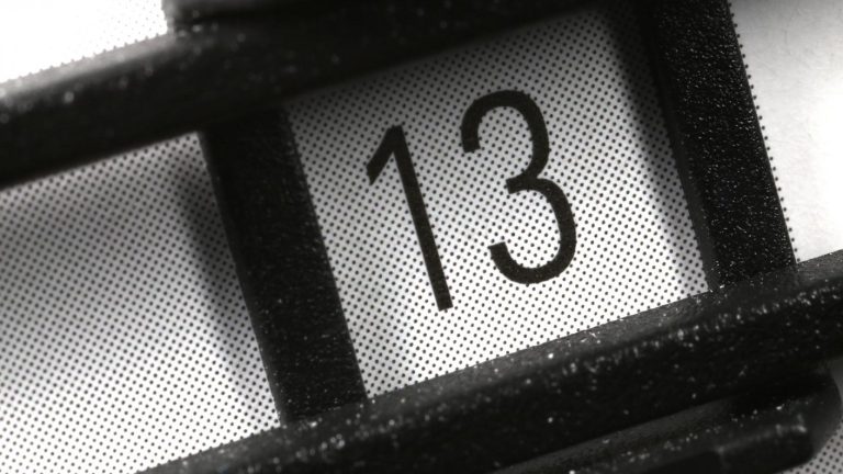 No te cases ni te embarques: Las supersticiones que envuelven a los temidos martes 13