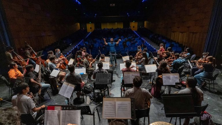 Orquesta Juvenil de La Pintana viaja a Nueva York junto al pdte. Boric: Tocarán frente al pdte. de España