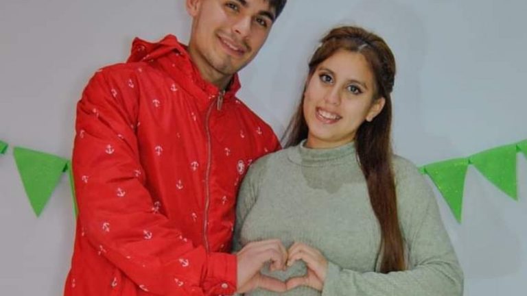 Joven acusa que le negaron una cesárea y fue obligada a parir: Su guagua murió al día siguiente